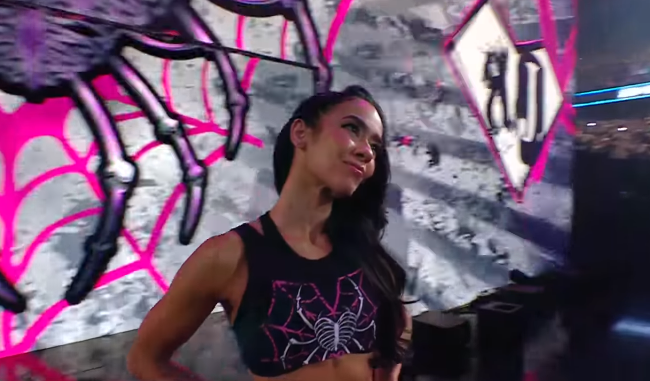 AJ Lee makes shocking WWE return on SmackDown in Chicago